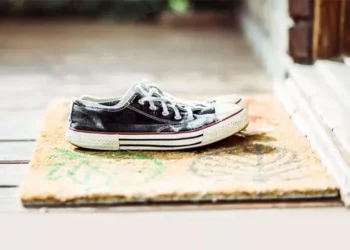 Yargıtay’dan Emsal Karar: Kapı Önüne Ayakkabı Bırakılmaz