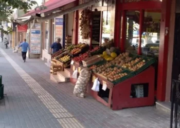 Dükkan İşletmecisi Kaldırıma Eşya Koyabilir mi?