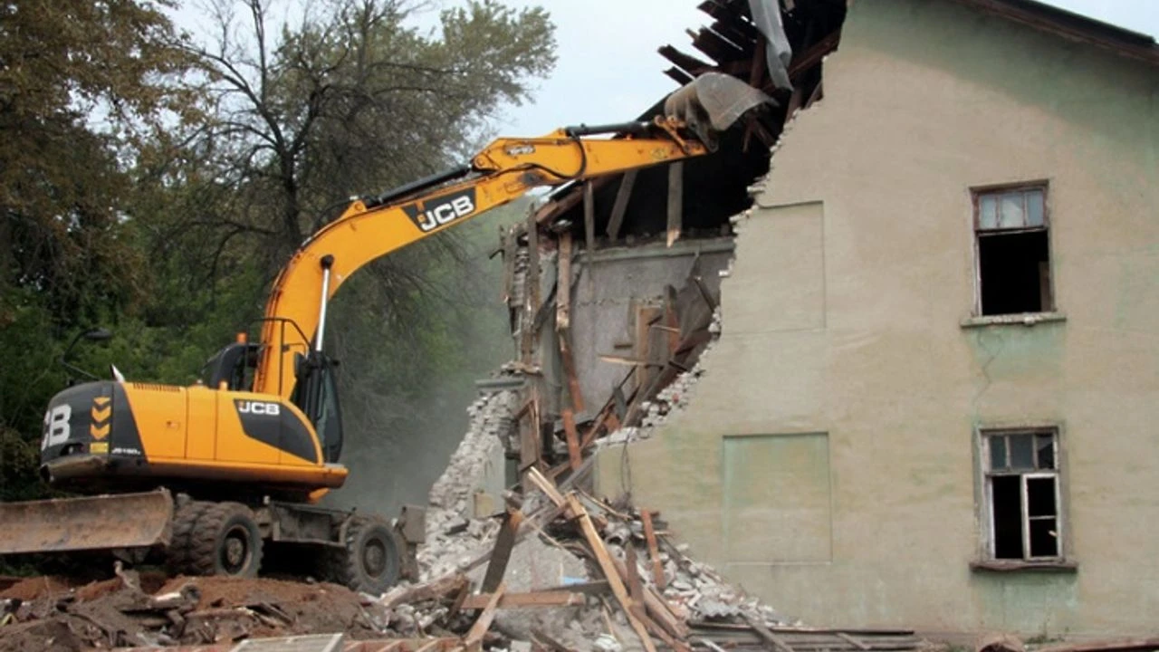Eski Bir Ev Nasıl Yıkılır? Yıkım Ruhsatı için Nasıl Alınır?