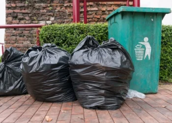 Kapı Önüne Çöp Bırakan Komşu ile Nasıl Mücadele Edilir?