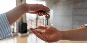 Ev Sahibi ve Kiracı Rehberi: Tahliye ve Zam Çıkmazında Haklarınız Neler?