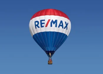 Küresel Gayrimenkulde Dev Birleşme: The Real Brokerage, RE/MAX’i 880 Milyon Dolara Satın Alıyor!