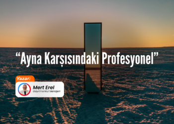 Ayna Karşısındaki Profesyonel