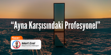 Ayna Karşısındaki Profesyonel