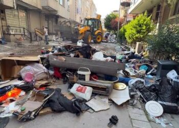Ev Sahibi Kiracısının Eşyalarını Sokağa Attı! Ev Sahibi Kiracıyı Bu Şekilde Tahliye Edebilir mi?