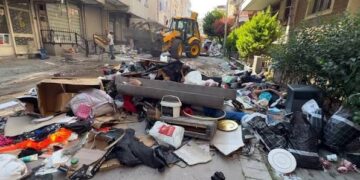 Ev Sahibi Kiracısının Eşyalarını Sokağa Attı! Ev Sahibi Kiracıyı Bu Şekilde Tahliye Edebilir mi?